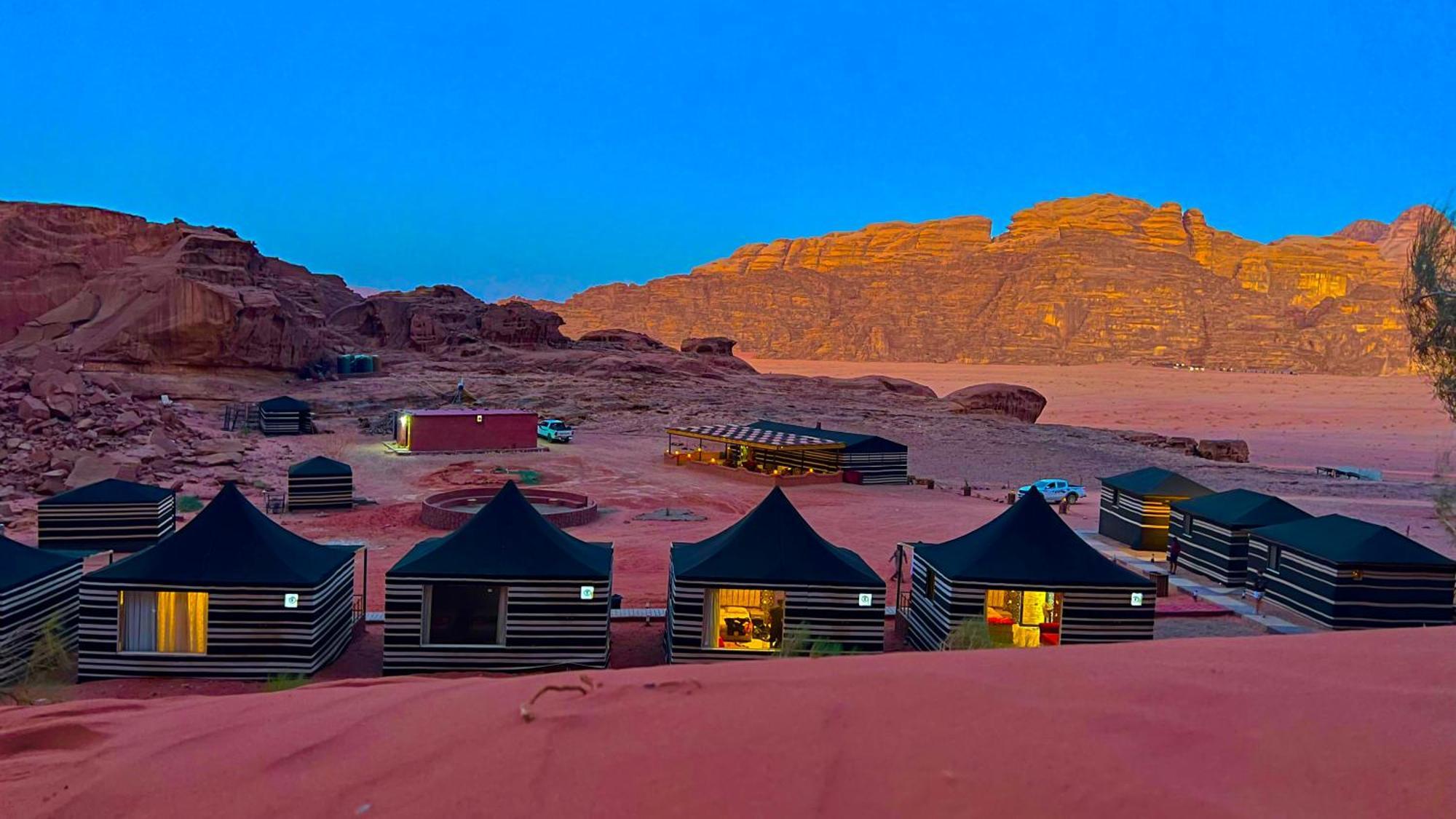 Star Camp & With Tor Hotel วาดิรัม ภายนอก รูปภาพ
