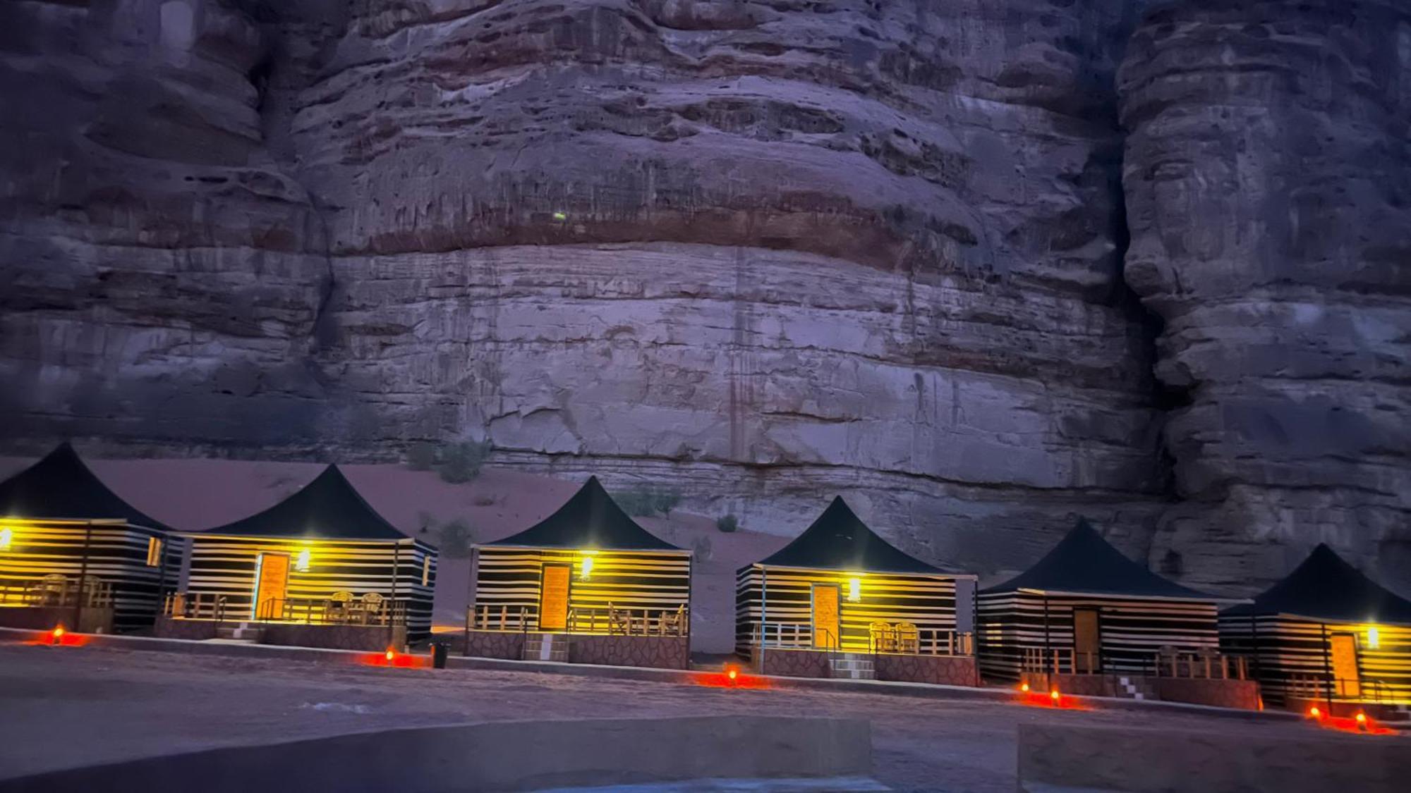 Star Camp & With Tor Hotel วาดิรัม ภายนอก รูปภาพ