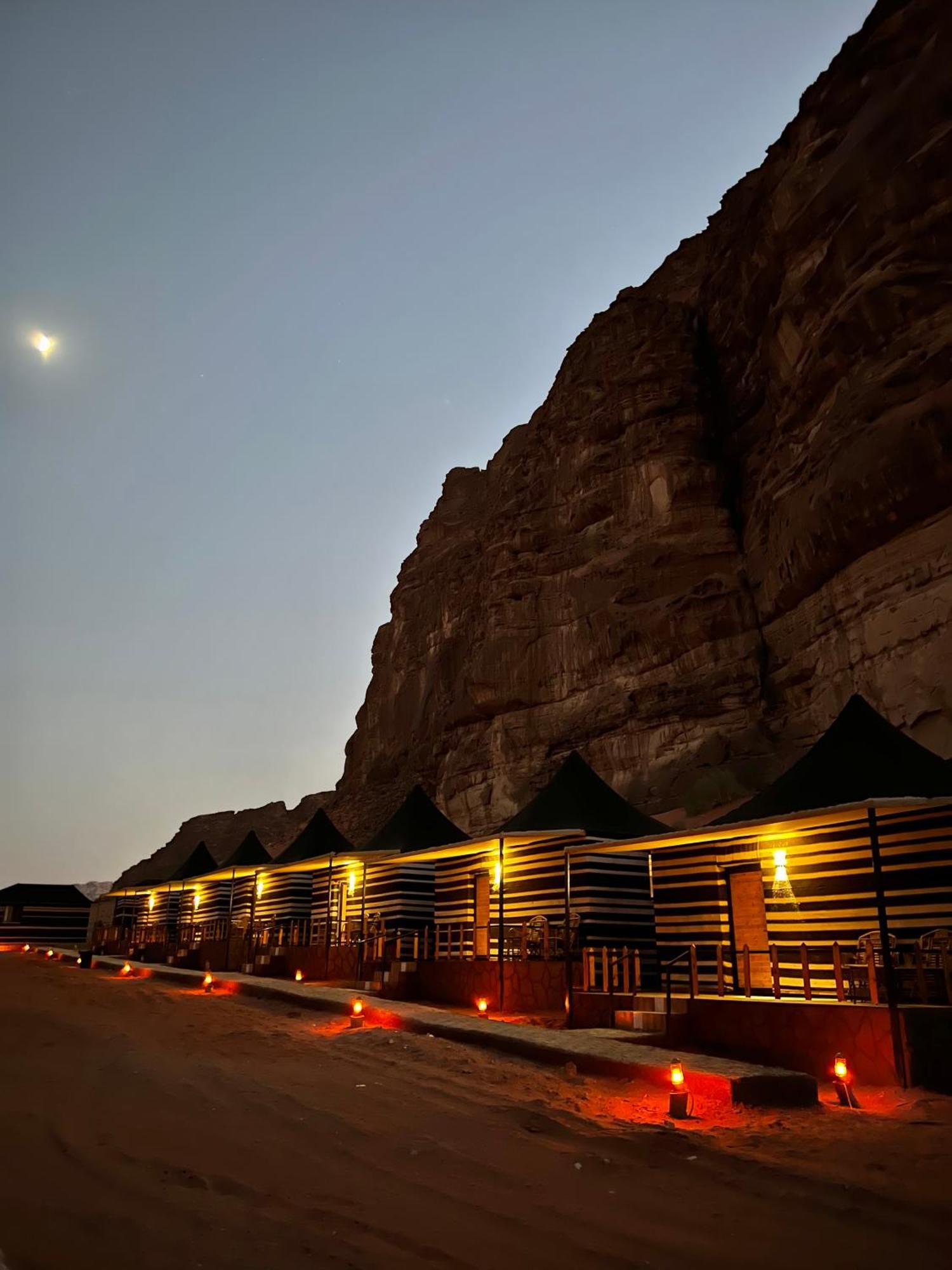 Star Camp & With Tor Hotel วาดิรัม ภายนอก รูปภาพ
